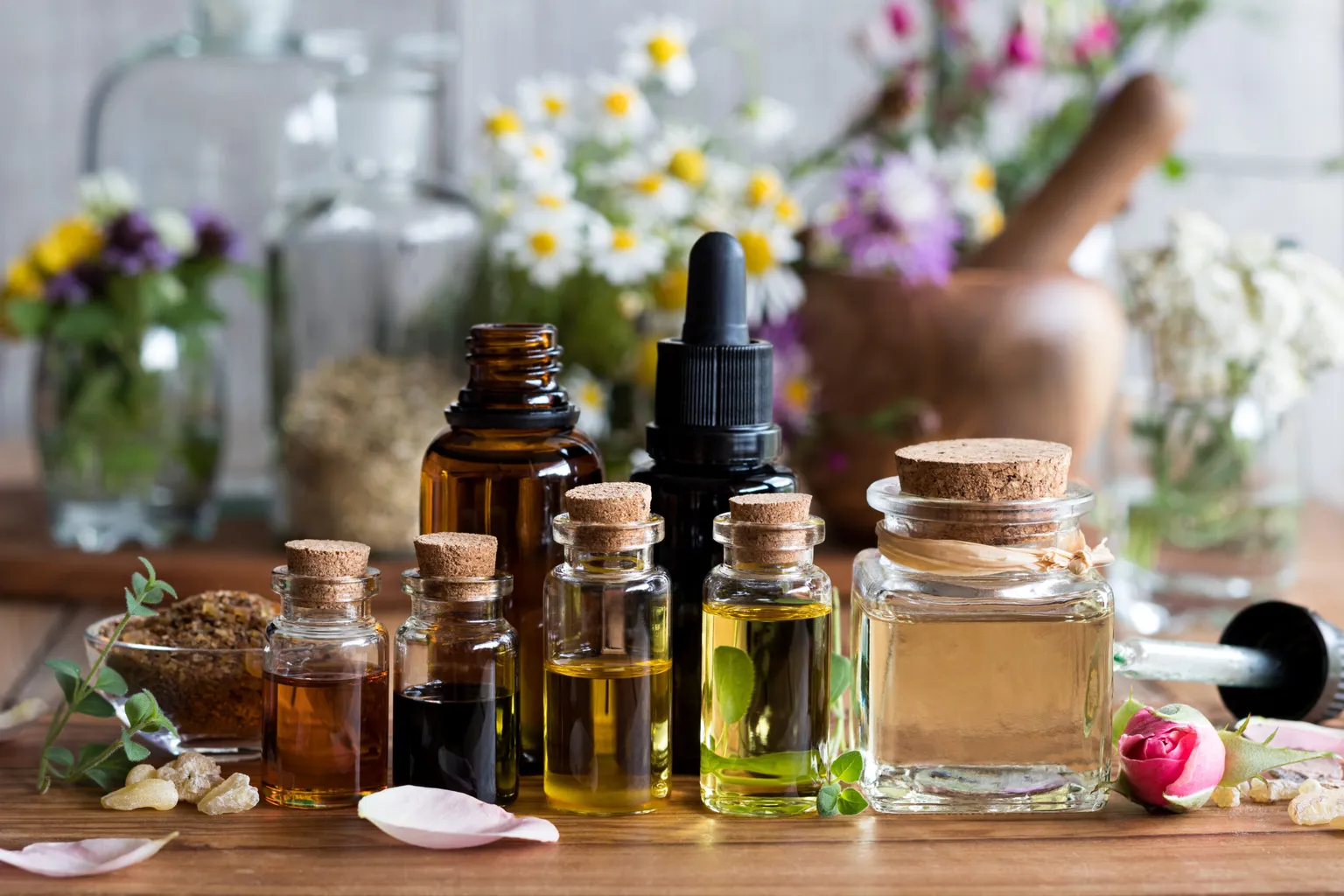 Essential Oil Perfume vs Spray Perfume: What’s the Difference and Which Is Right for You?