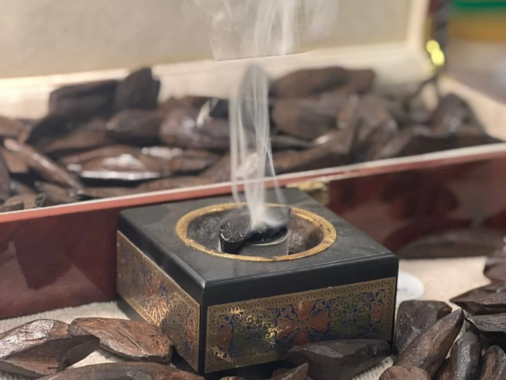 The Difference Between Bakhoor, Dukhoon, and Oud: A Guide to Arabian Fragrances